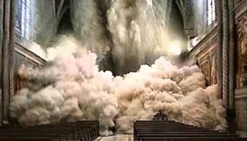 Trzesienie ziemi w Asyżu niszczy bazylikę w której odbywały się modlitewne spotkania międzyreligijne w1986 r. (z buddą na tabertnakulum)